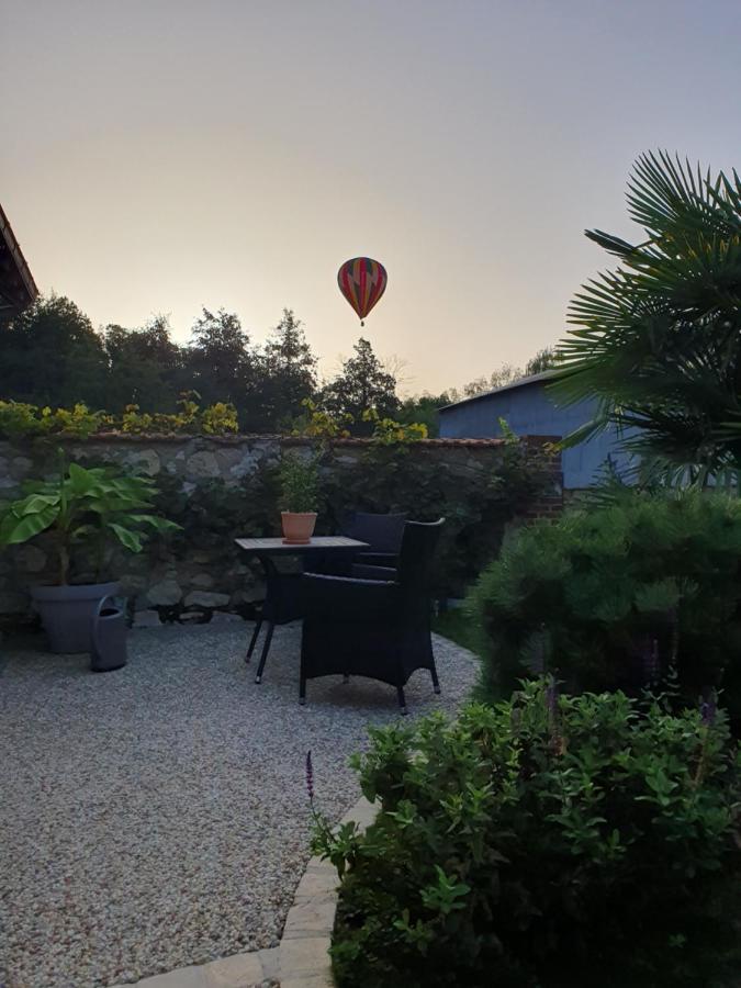 Le Coeur De La Petite Cisse Bed and Breakfast Monteaux Eksteriør billede